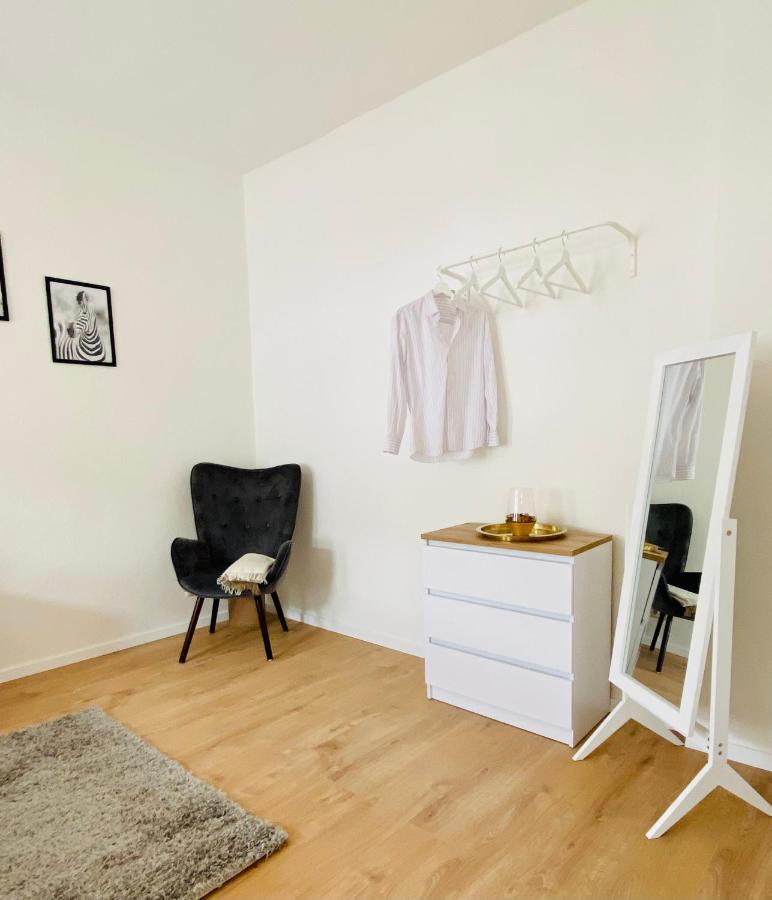 Stilvolles Apartment In Zentraler Lage - Smart-Tv, Queensize-Bett, Altbaustil, Kueche In City-Naehe Erfurt Buitenkant foto