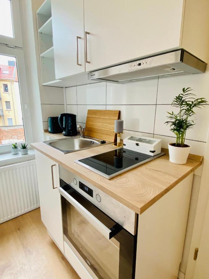 Stilvolles Apartment In Zentraler Lage - Smart-Tv, Queensize-Bett, Altbaustil, Kueche In City-Naehe Erfurt Buitenkant foto